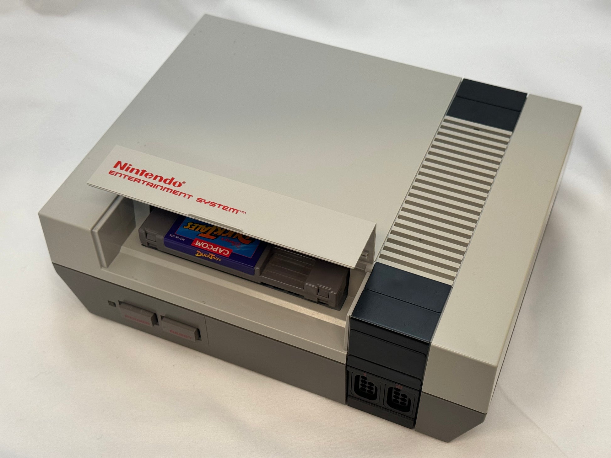 Ninten-Drawer for Nintendo NES, game inserted, Nintendrawer